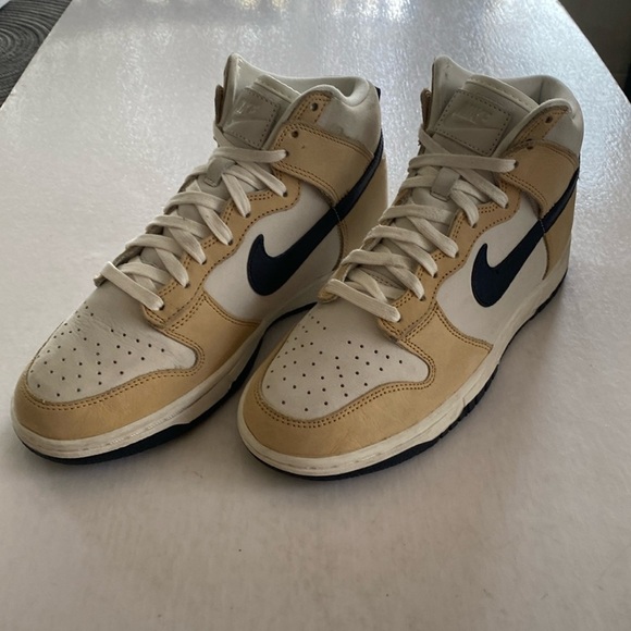 NIKE Dunk High Women’s Sneakers DX2044-101 Size 7.5 - Picture 3 of 10